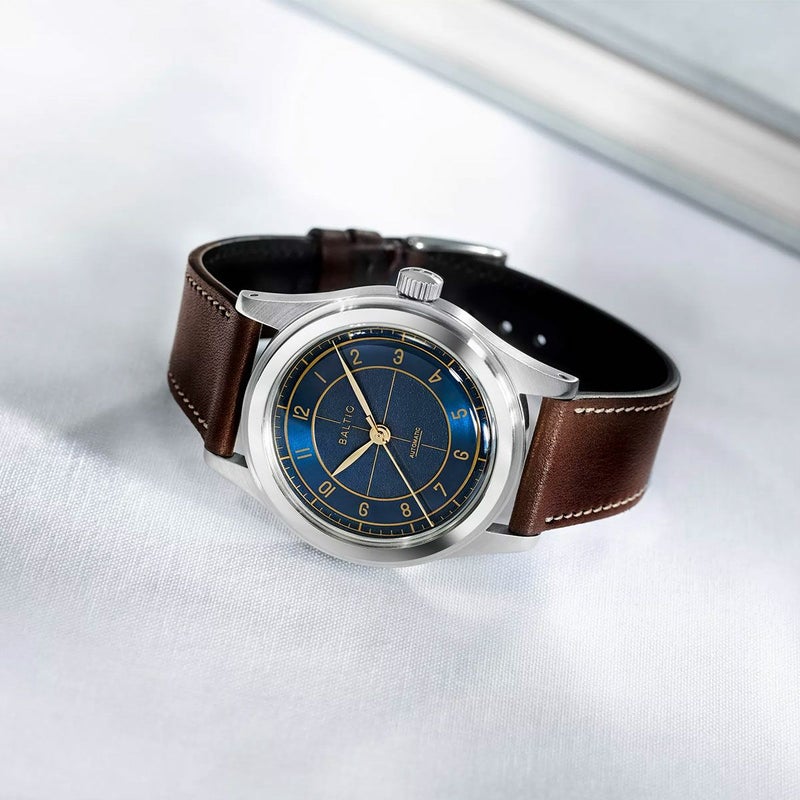 バルチック エイチエムエス ブルー ギルト スケルトンケースバック チョコレートレザーストラップ 商品詳細画像