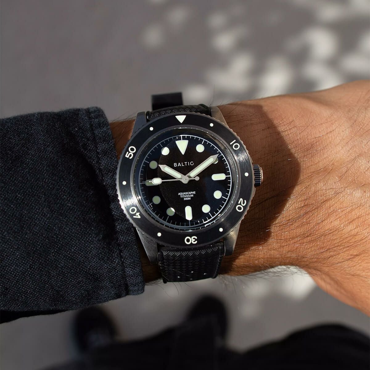 BALTIC / バルチック アクアスカーフ チタニウム41 ブラックトロピック