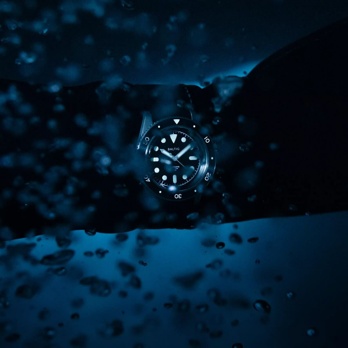 BALTIC / バルチック アクアスカーフ チタニウム41 ブラックトロピック