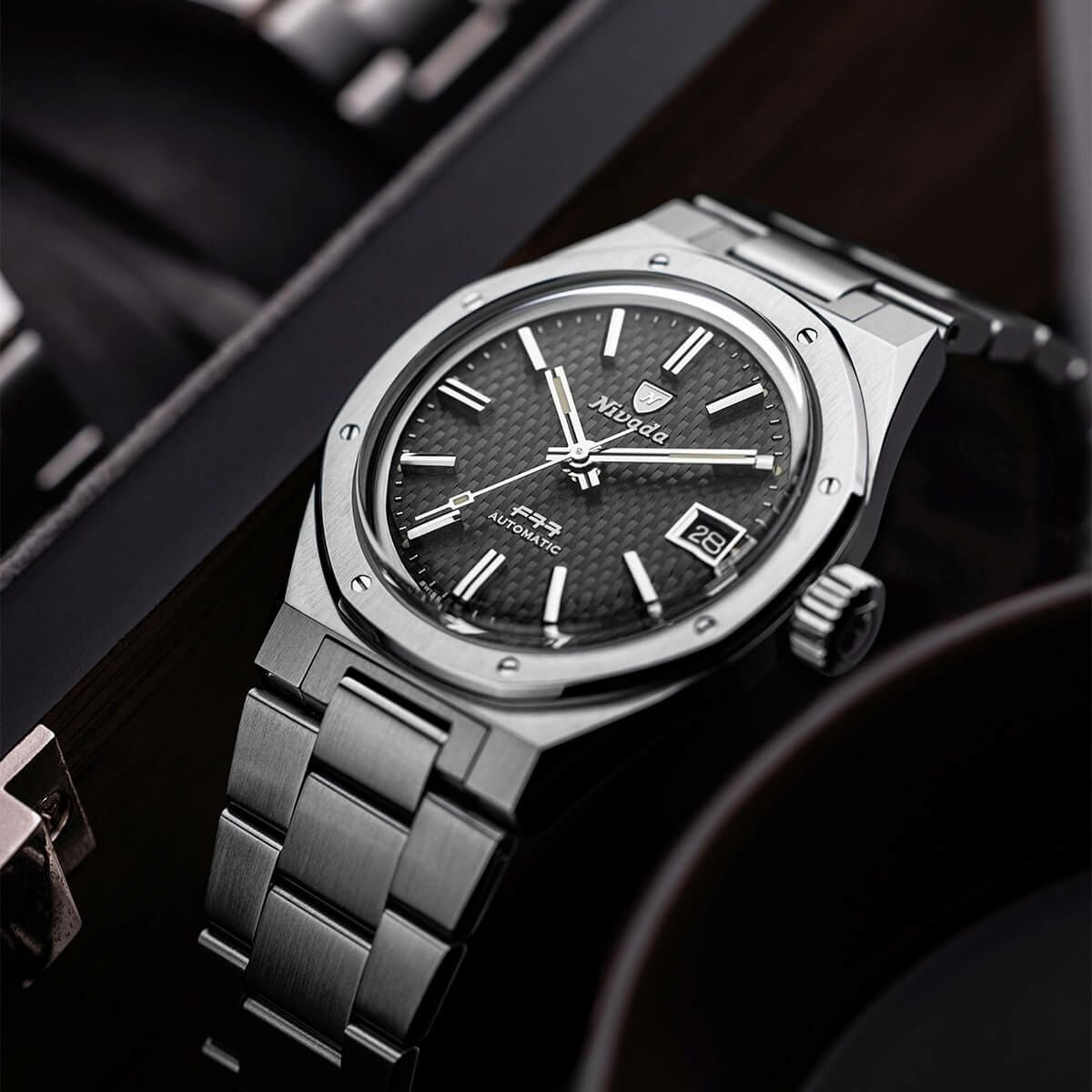 Nivada Grenchen / ニバダ グレンヒェン F77 ブラックダイヤル デイト
