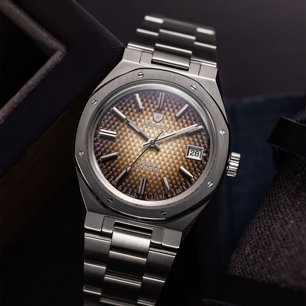 Nivada Grenchen / ニバダ グレンヒェン F77 スモークダイヤル デイト