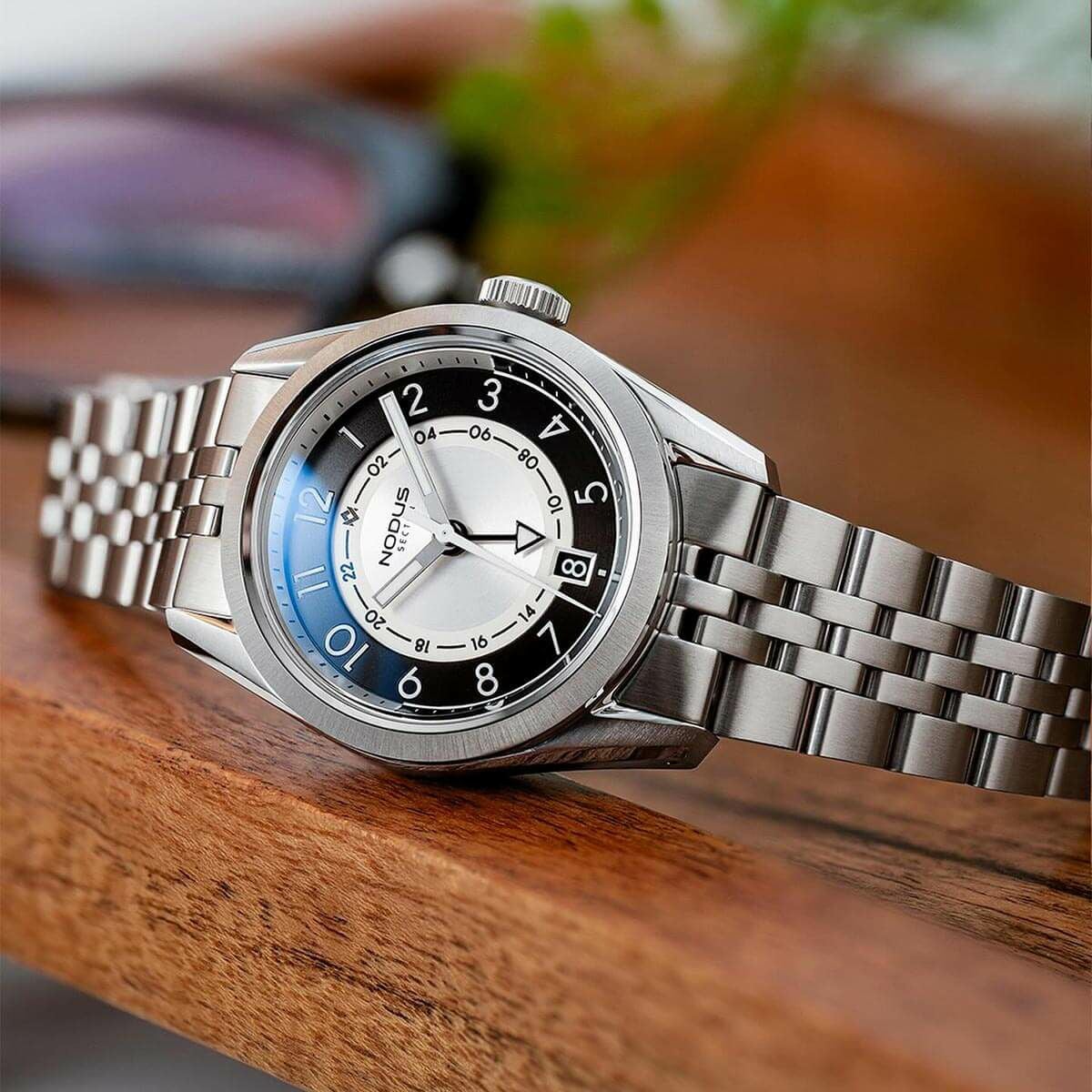 NODUS Watches / ノダスウォッチ SECTOR GMT TUXEDO STAINLESS STEEL