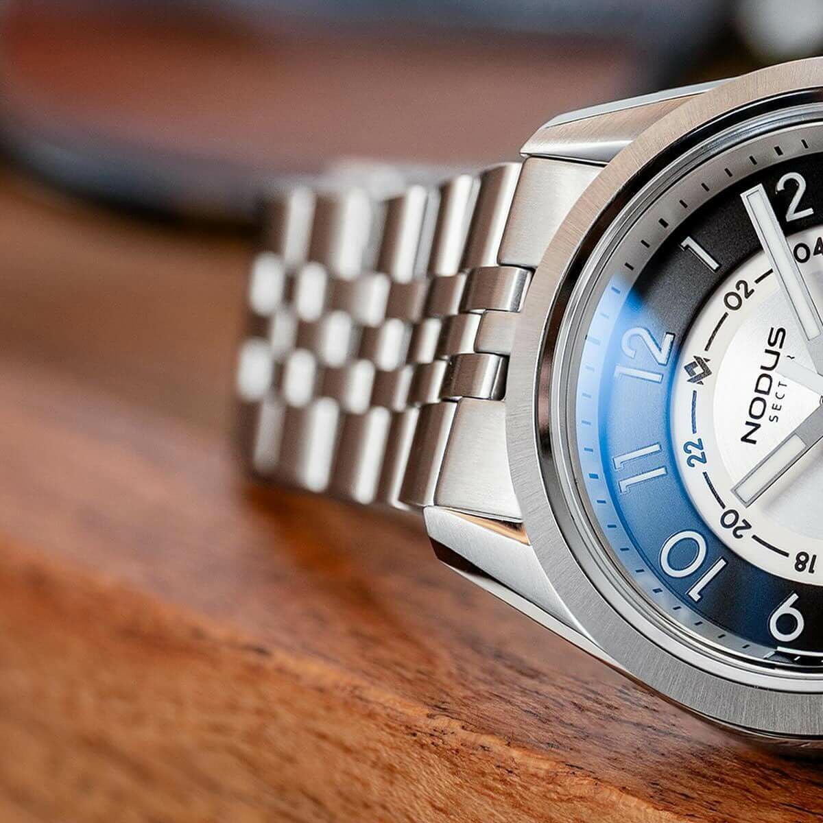 NODUS Watches / ノダスウォッチ SECTOR GMT TUXEDO STAINLESS STEEL