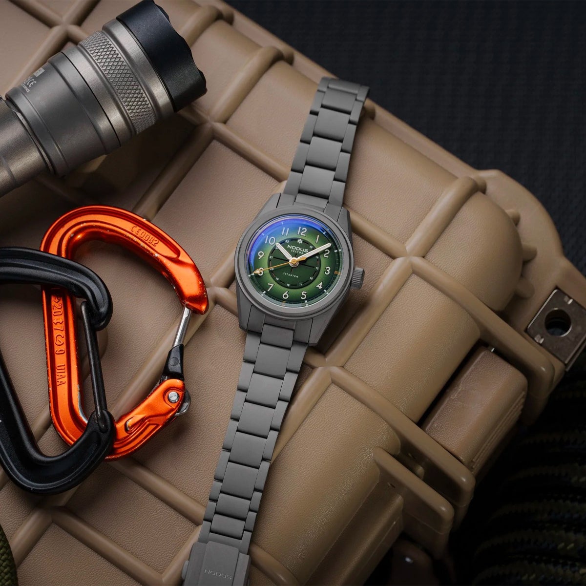 NODUS Watches / ノダス ウォッチ SECTOR II フィールド チタニウム